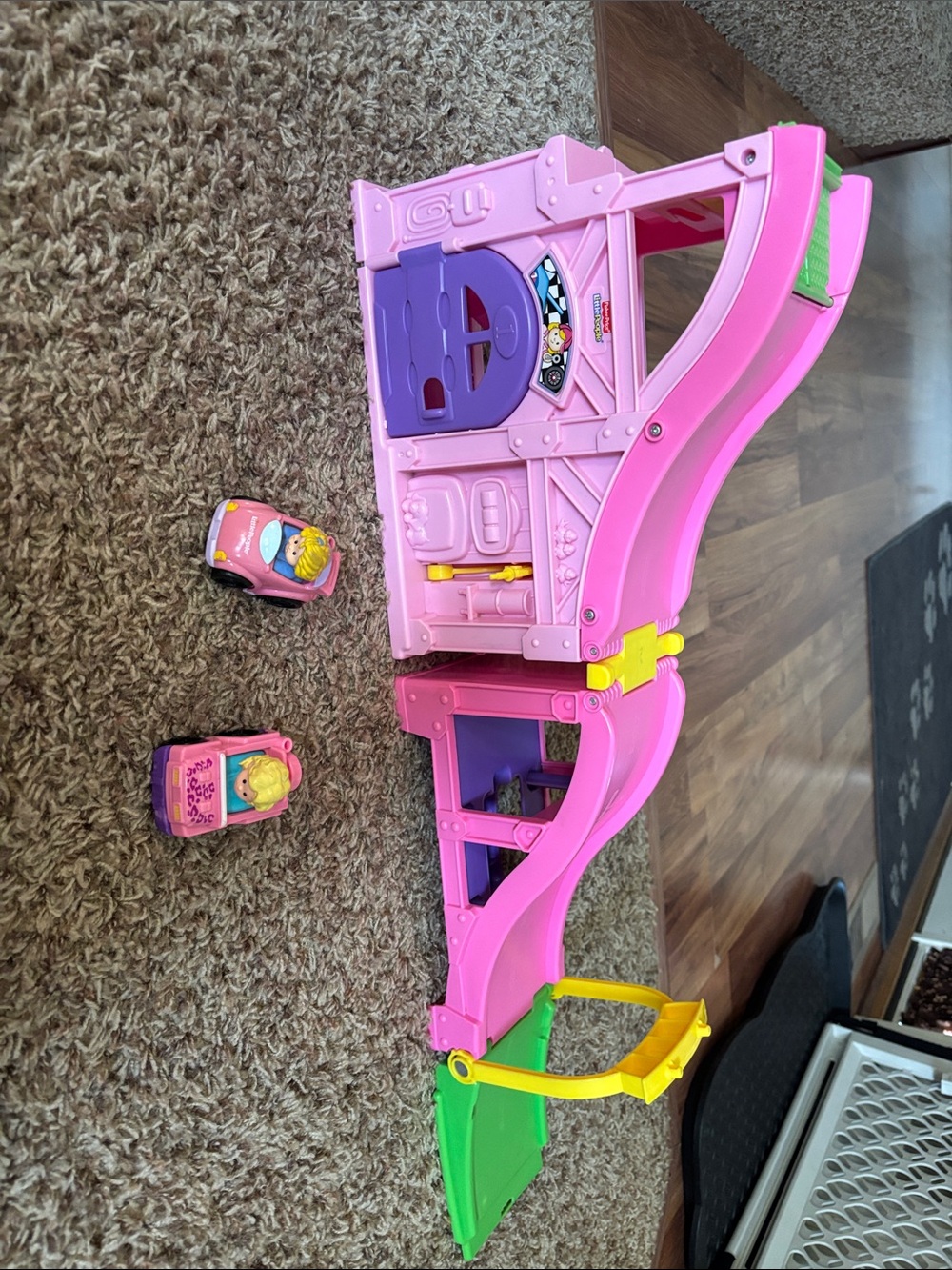 Fisher-Price Little People Wheelies Rev & Sounds Race Track